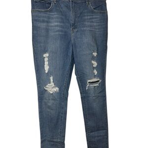 Levi’s Woman’s 720 high rise Blue Distressed skinny Jeans size 32x28